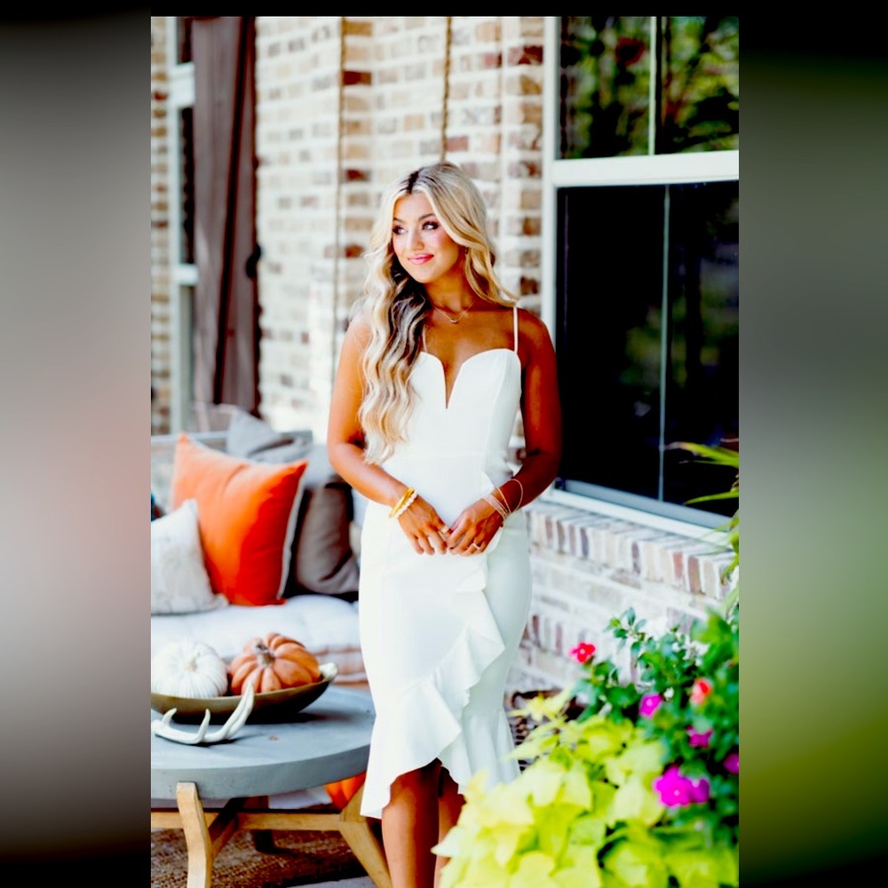 Brand new with tags.  Beautiful white dress from Boutique.  Size Medium.